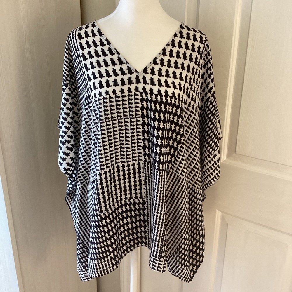 Chico’s Black White Geometric Poncho Tunic Blouse V-Neck Sz S/M